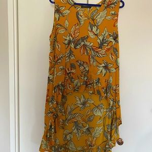 Sleeve-less high-low top.